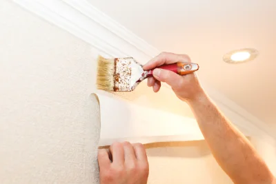Pose de papier peint à Vézannes — revêtements muraux et toiles de verre